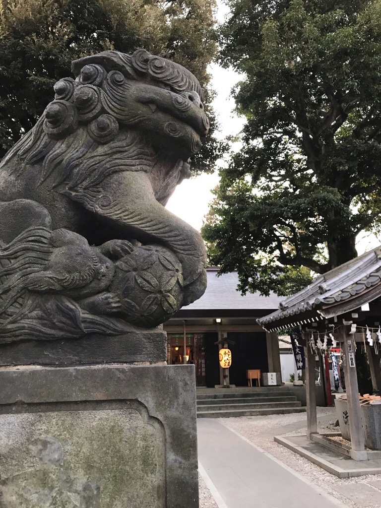 蛇窪神社拝殿近くの狛犬